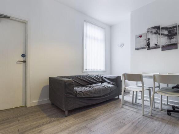 4 bed Terraced for sale Image 8