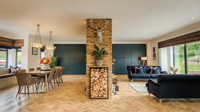 6 bed Detached for sale Image 6