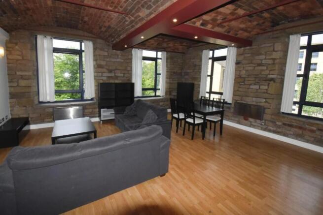 2 bed Apartment to rent Image 4
