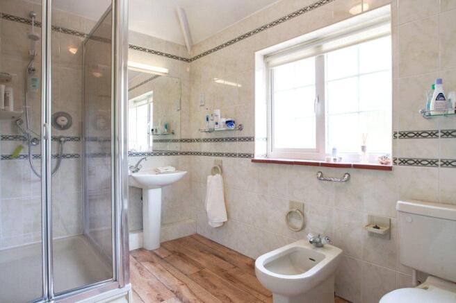 Penn: Shower Room
