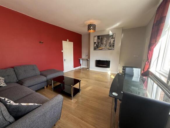 LOUNGE/DINING