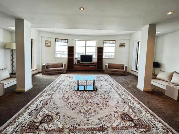 2 bed Flat to rent Image 4