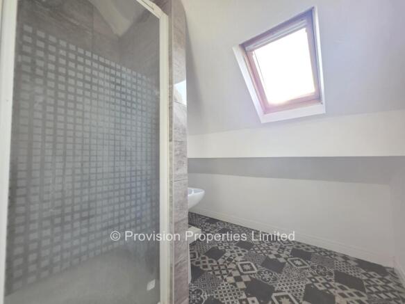 5 bed Semi-Detached to rent Image 8