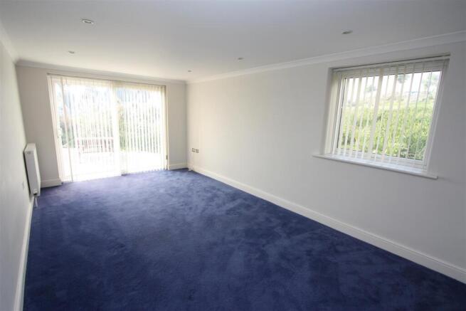 3 Longshore Apartments Lounge