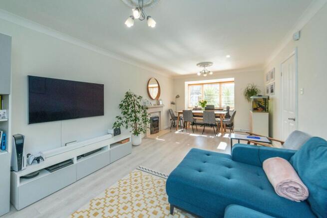 KITCHEN DINER AND LOUNGE