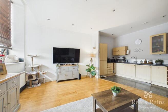 2 bed Apartment for sale Image 6