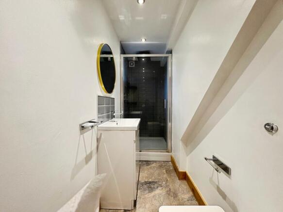 2 bed Character Property to rent Image 8