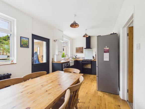 3 bed Terraced to rent Image 5