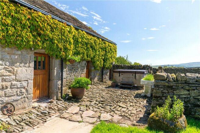 4 bed Barn Conversion for sale Image 8