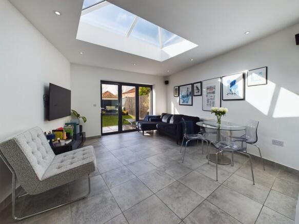 CAM02854G0-PR0318...