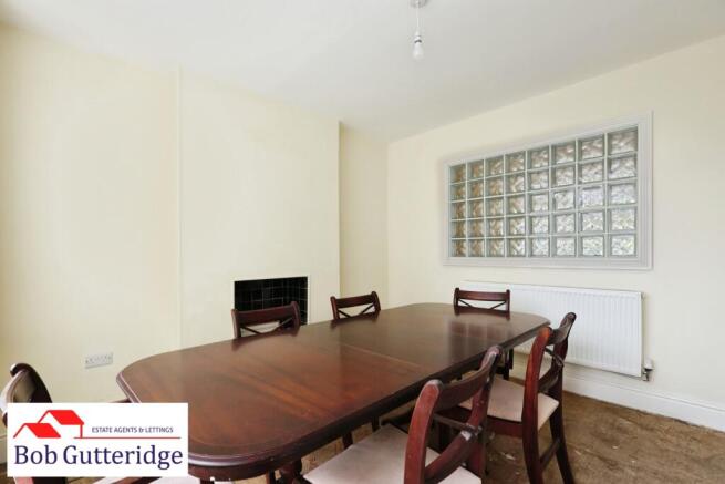 BAY FRONTED DINING ROOM