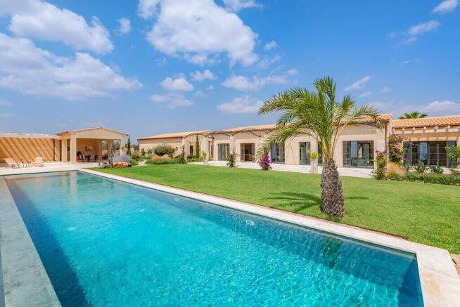 Exterior and Pool (1