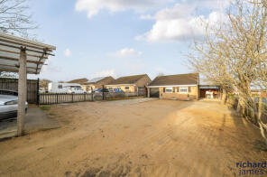 33, Whitecastle, Toothill, Swindon SN5 8HY