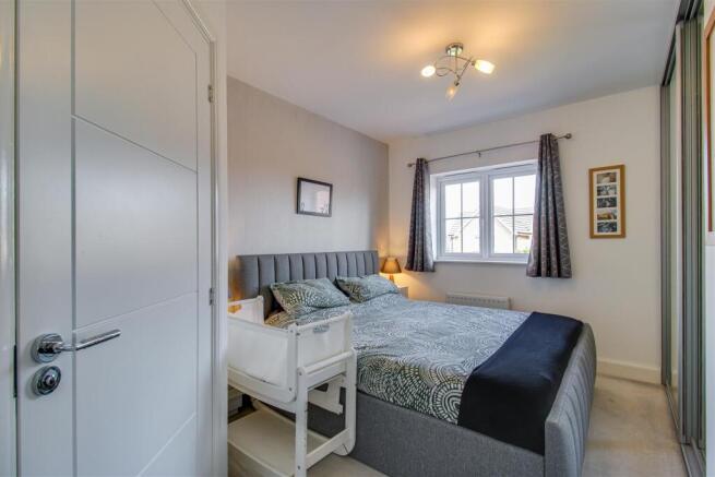 4 bed Detached for sale Image 9