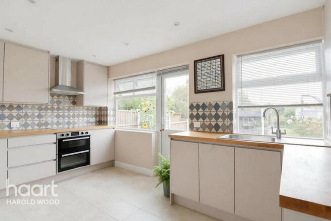 Prospect Road, Hornchurch photo 4