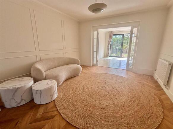 Middle room Lounge.jpg