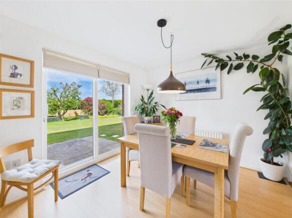 Dining room: