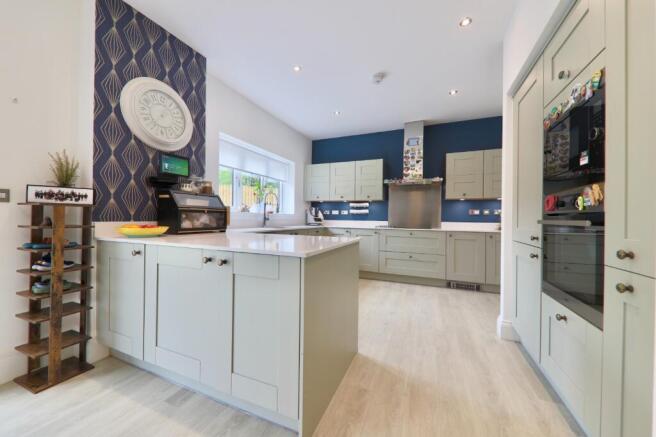 4 bed Detached for sale Image 5