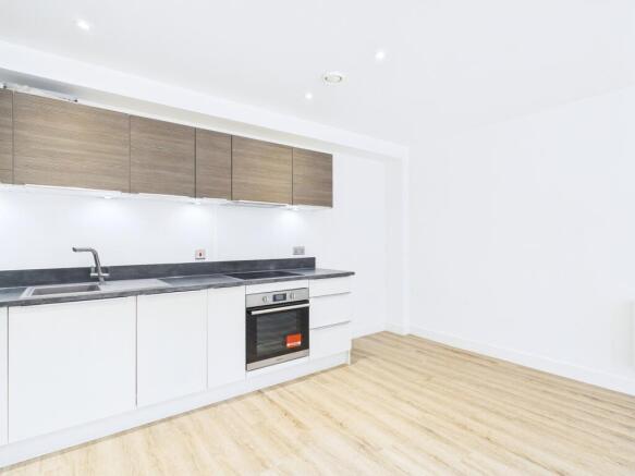 CAM01909G0-PR0401-STILL002