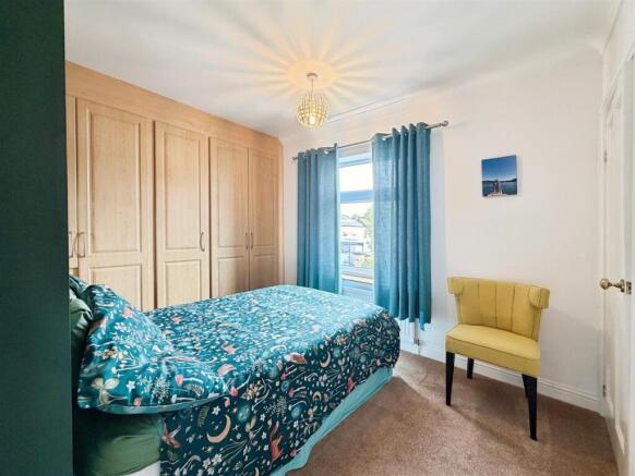 4 bed Semi-Detached for sale Image 12