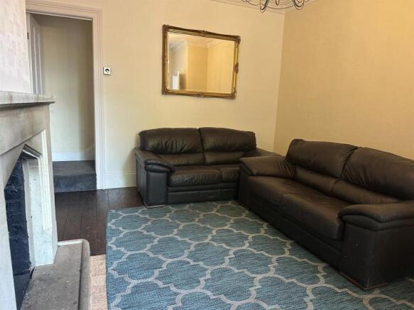3 bed Terraced to rent Image 4