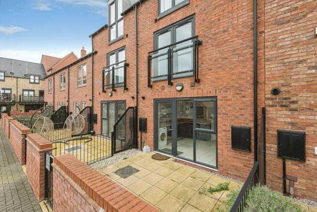 3 bed Terraced for sale Image 10