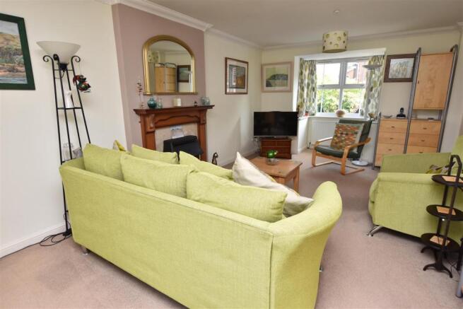 SPACIOUS LOUNGE