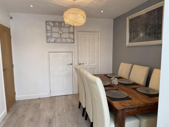 3 bed Semi-Detached for sale Image 8