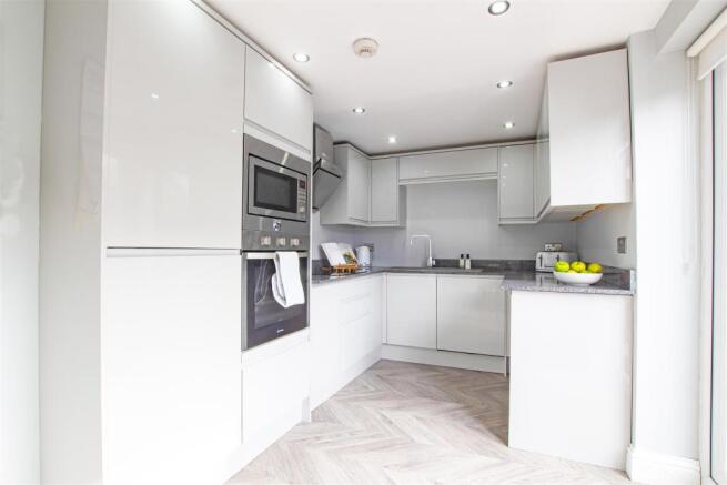 Modern high gloss kitchen.jpg