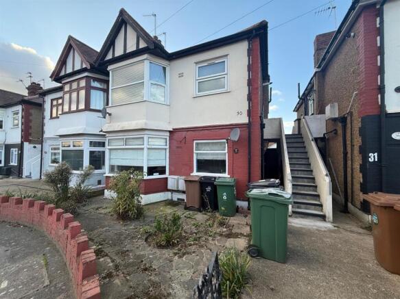2-bed flat on Hall Gardens, London, £280,000