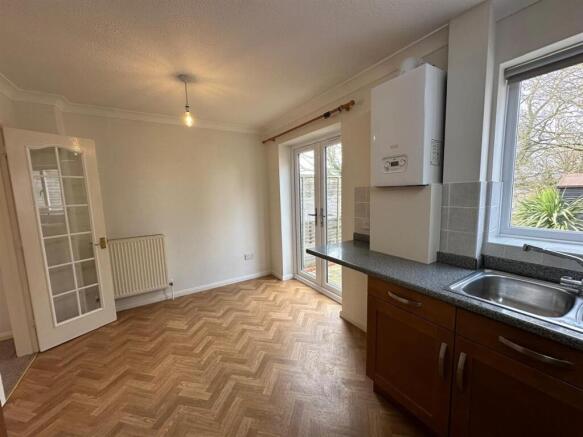 KITCHEN/DINER: