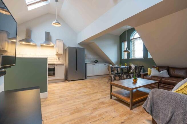 Flat 2, 126 Walter Road Living room 1