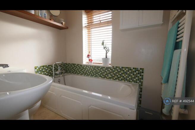 Family Bathroom 1