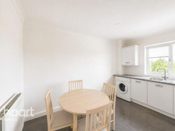2-bed flat on Yeading Lane, Hayes, £335,000
