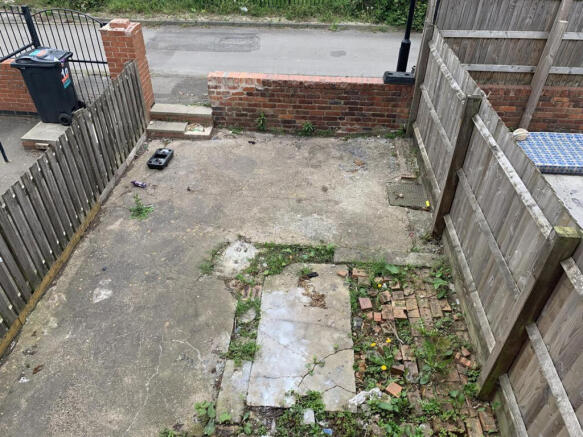 3 bed Terraced to rent Image 5