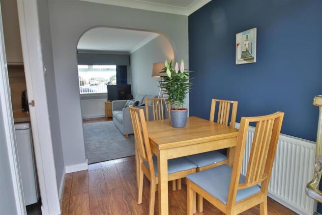 NairnCres_DiningRoom_2.jpg