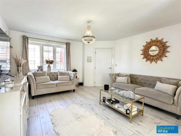 4 bed Detached for sale Image 6