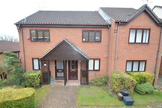 32 Wyatt Close Front