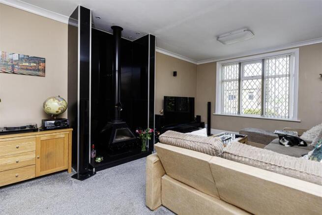 4 bed Semi-Detached for sale Image 7