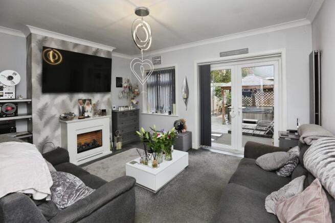 Carisbrooke Drive, Southampton photo 4