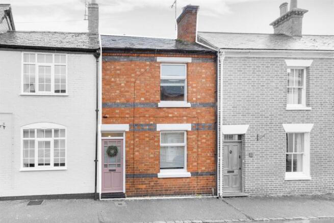 2-bed terraced on Baker Street, Lutterworth, £250,000