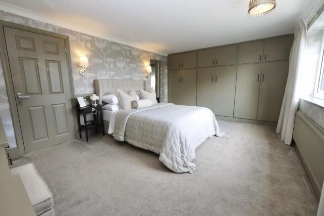4 bed Detached for sale Image 5