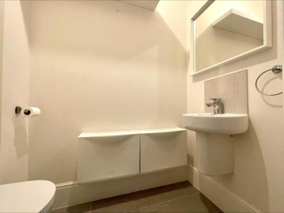 4 bed Terraced to rent Image 12