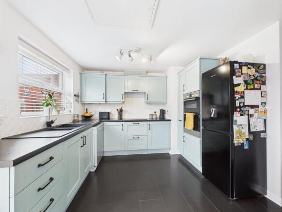 kitchen & breakfast room