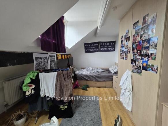 4 bed Terraced to rent Image 7