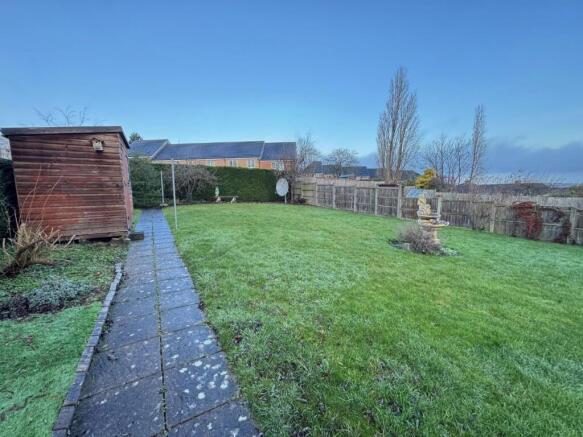 REAR GARDEN 01.jpg