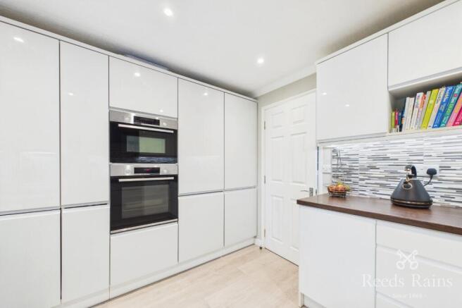 2 bed Detached for sale Image 4