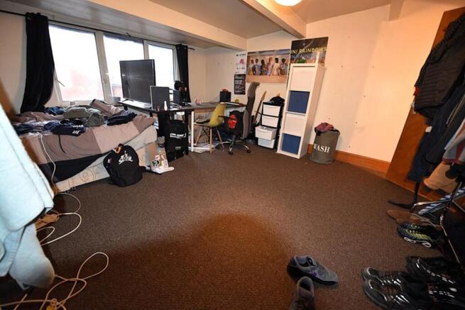 6 bed House to rent Image 6