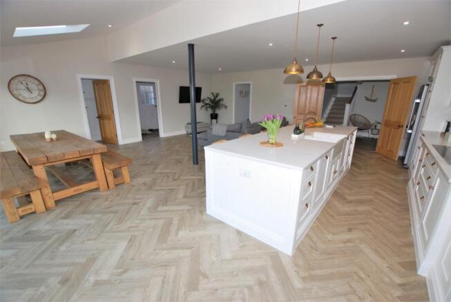 Kitchen/dining rm