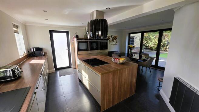 KITCHEN / DINER